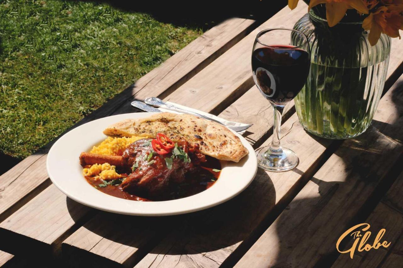 The Globe Inn Sampford Peverell Bagian luar foto